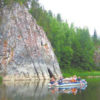 Камни на быстрой воде