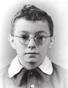 Будущий астрофизик, академик РАН Лев Зелёный. 2-й класс, 1957 год. В школе его прозвищем было «Профессор»