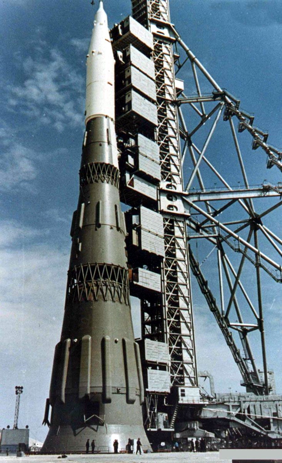 Габаритно-весовой макет Н-1 на стартовой площадке. 1967 год (nasa.gov)