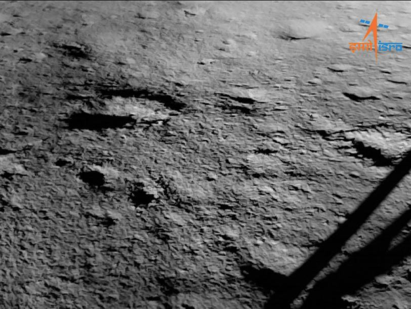 Первое фото, переданное с «Викрама» после посадки (ISRO)