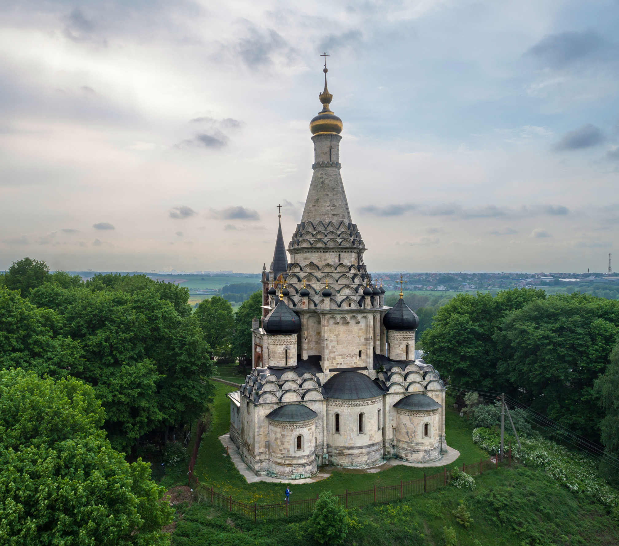 Церковь Преображения Господня. Остров, Московская область. Фото Ludvig14 / «Википедия»