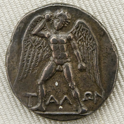 Изображение Талоса на древнегреческой драхме (300/280-270 годы до н.э.), найденной в Фесте (о. Крит). Фото Marie-Lan Nguyen / «Википедия»