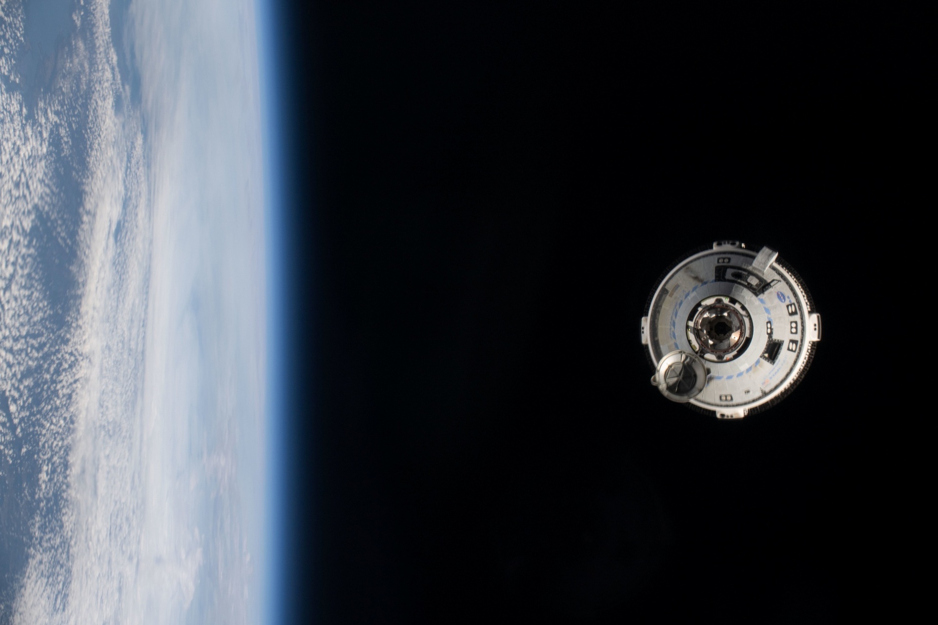 Starliner при полете к МКС (фото NASA). flickr.com/photos/ nasa2explore/53776029851/in/dateposted/)