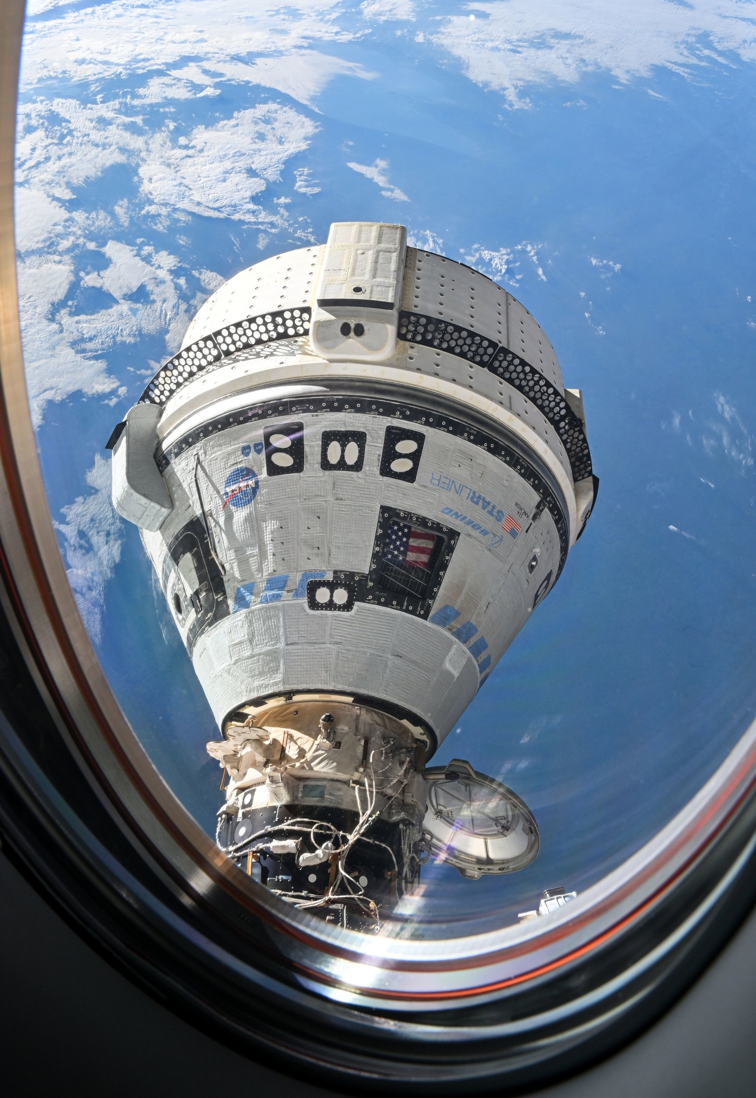 Пилотируемый корабль Starliner в составе МКС (фото NASA)