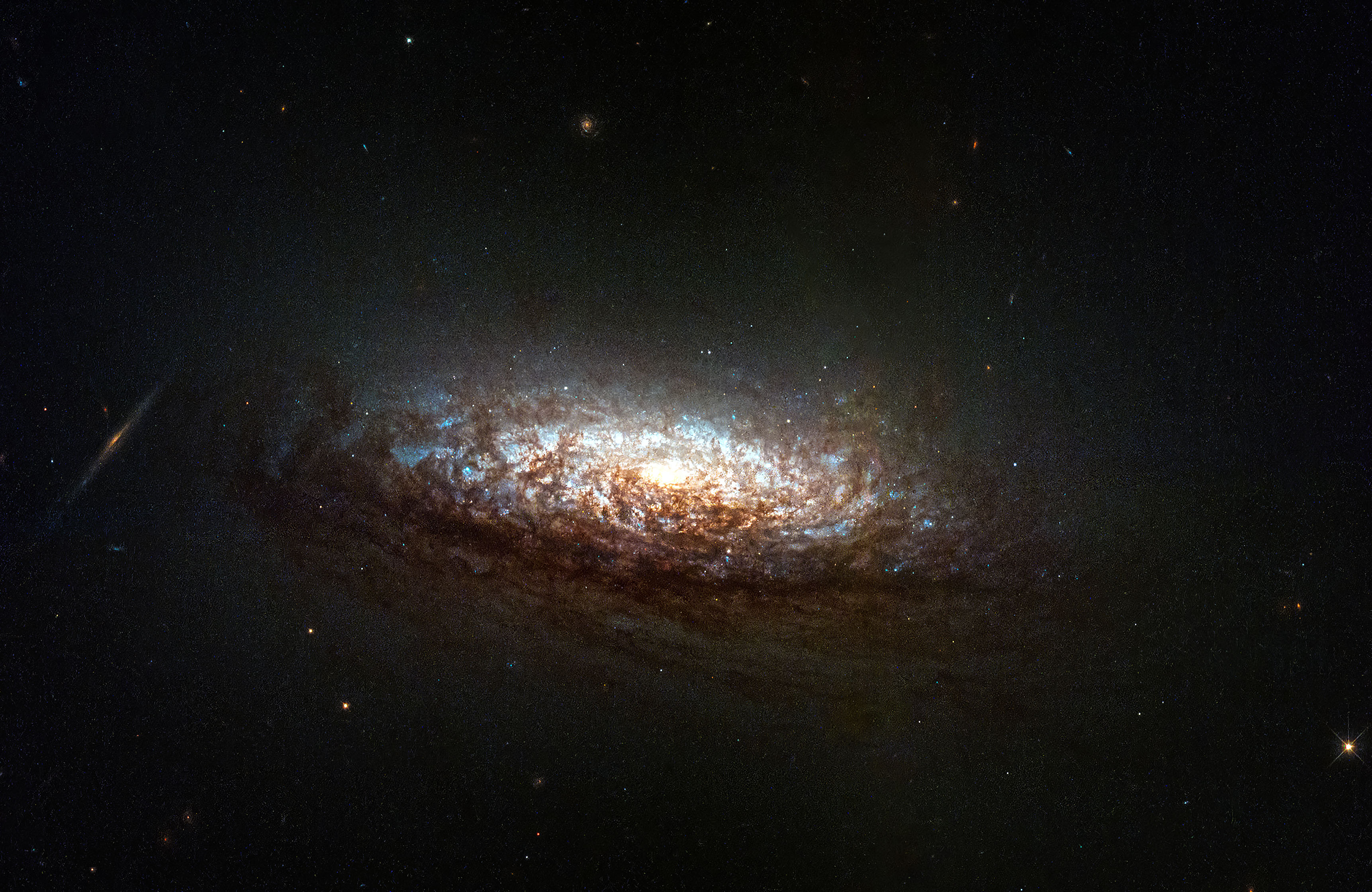 NASA, ESA, STScI, Дэвид Тилкер (JHU)