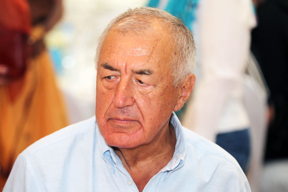 Валерий Попов