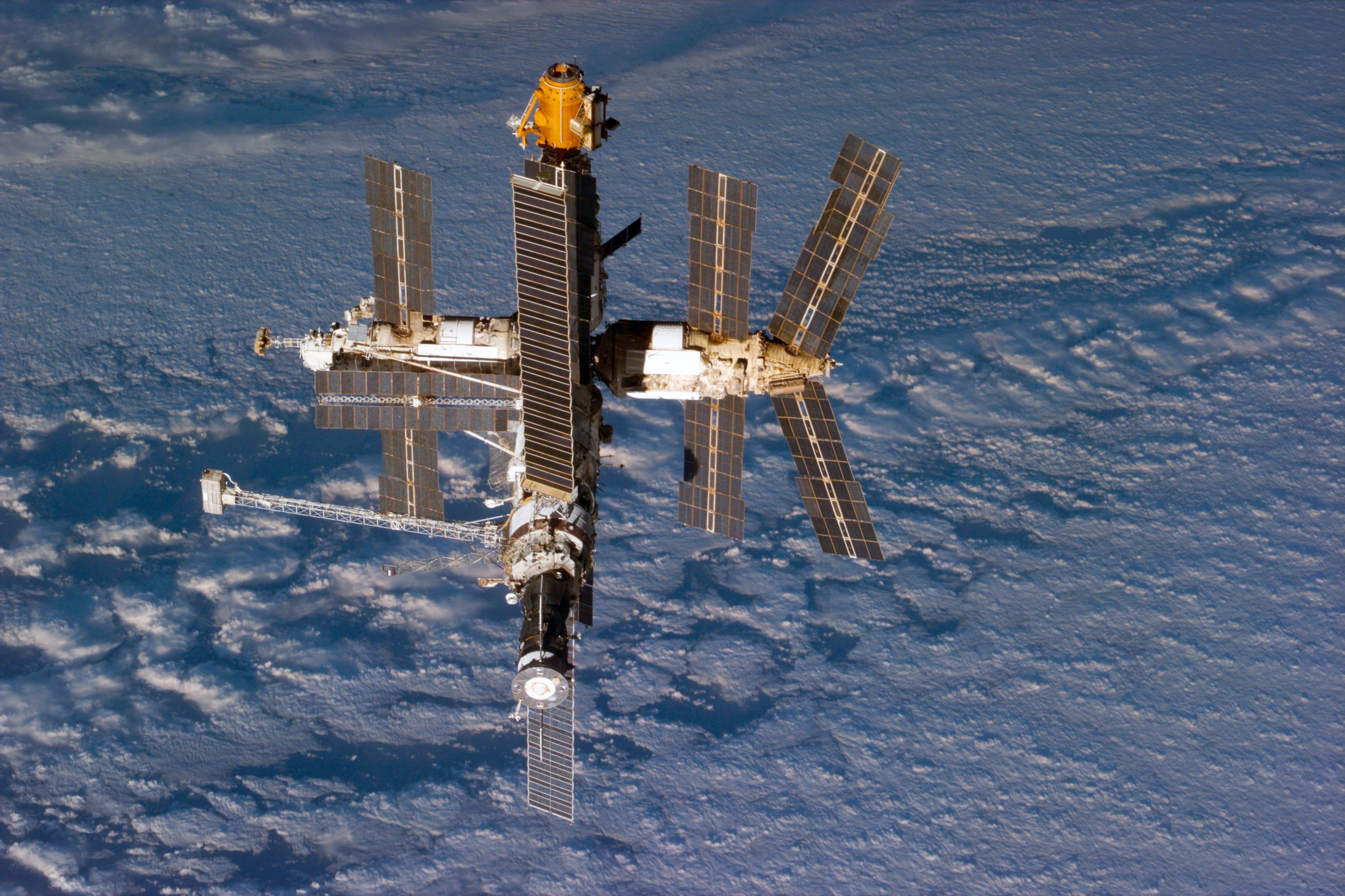Космическая станция «Мир» 24 сентября 1996 года. Фото NASA