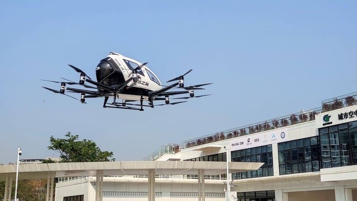 Беспилотный электрический аппарат вертикального взлета и посадки (eVTOL) EH216-S компании EHang Holdings