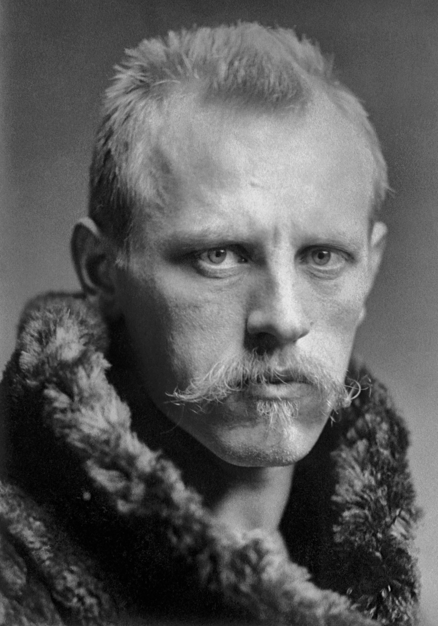 Фритьоф Нансен — «звезда полярного движения». Именно он первым прошел по краю ледника Гренландии. Фото Хенри ван дер Вейде, 1896 год