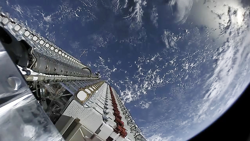 Первый запуск 60 спутников Starlink, отделение полезной нагрузки. 23 мая 2019 года. Фото SpaceX