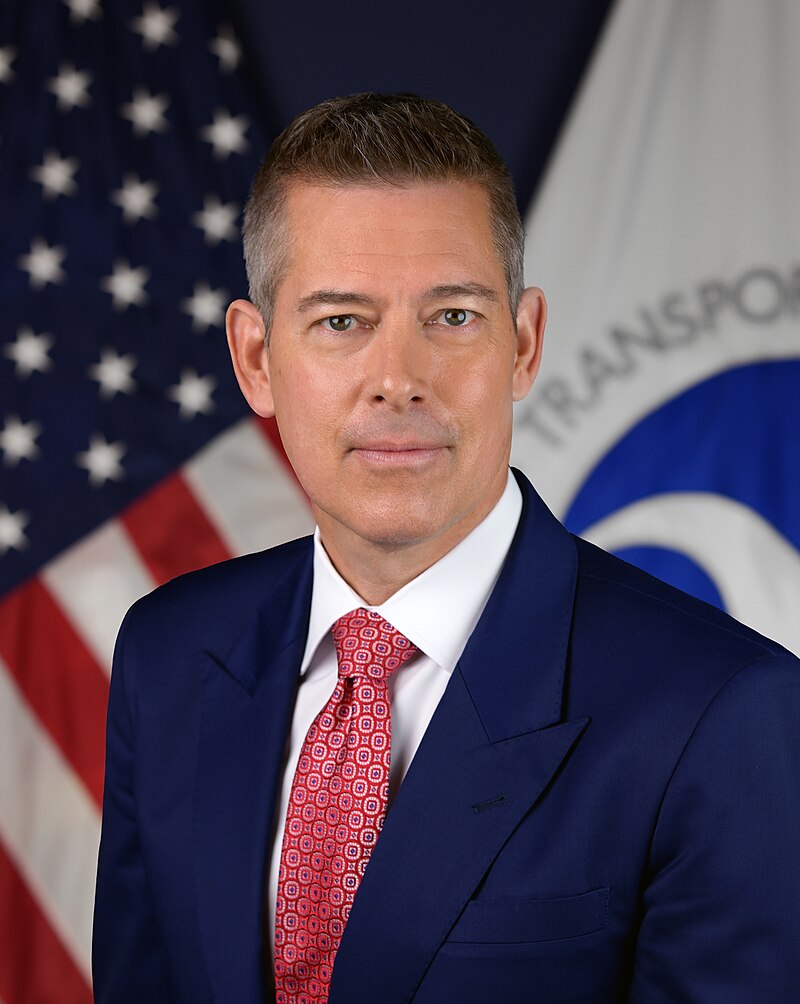 И.о. администратора NASA Шон Даффи. U. S. Department of Transportation, официальный портрет