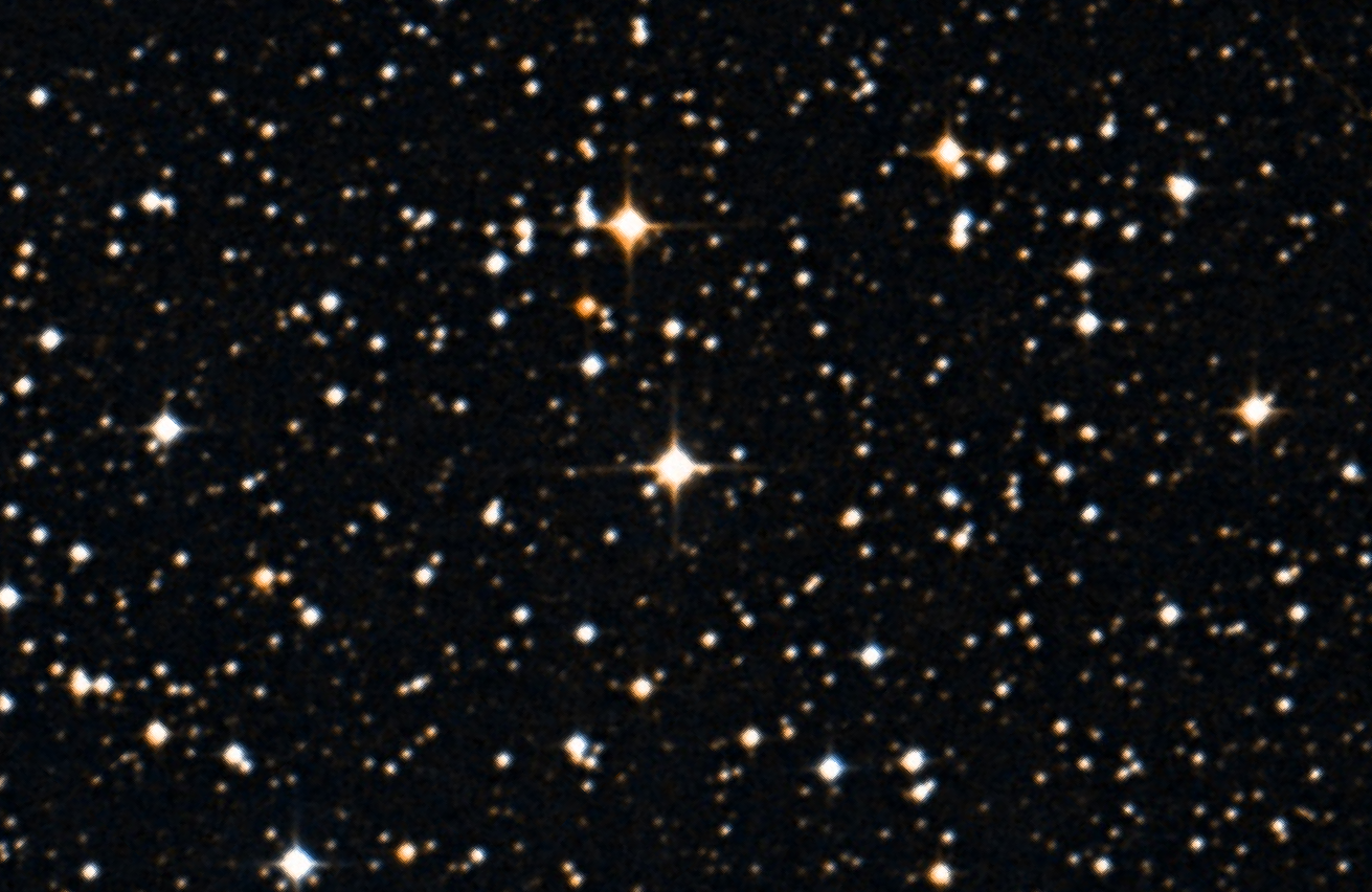 TIC 295741342 — тройная затменно-двойная система в обзоре DSS2 (в центре). Источник: simbad.cds.unistra.fr/simbad/sim-id?Ident=TIC+295741342