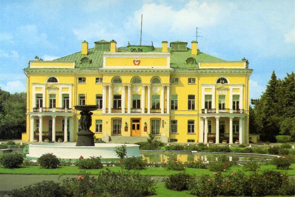 Здание президиума АН СССР в Нескучном саду, 1987 год. pastvu.com/p/17277