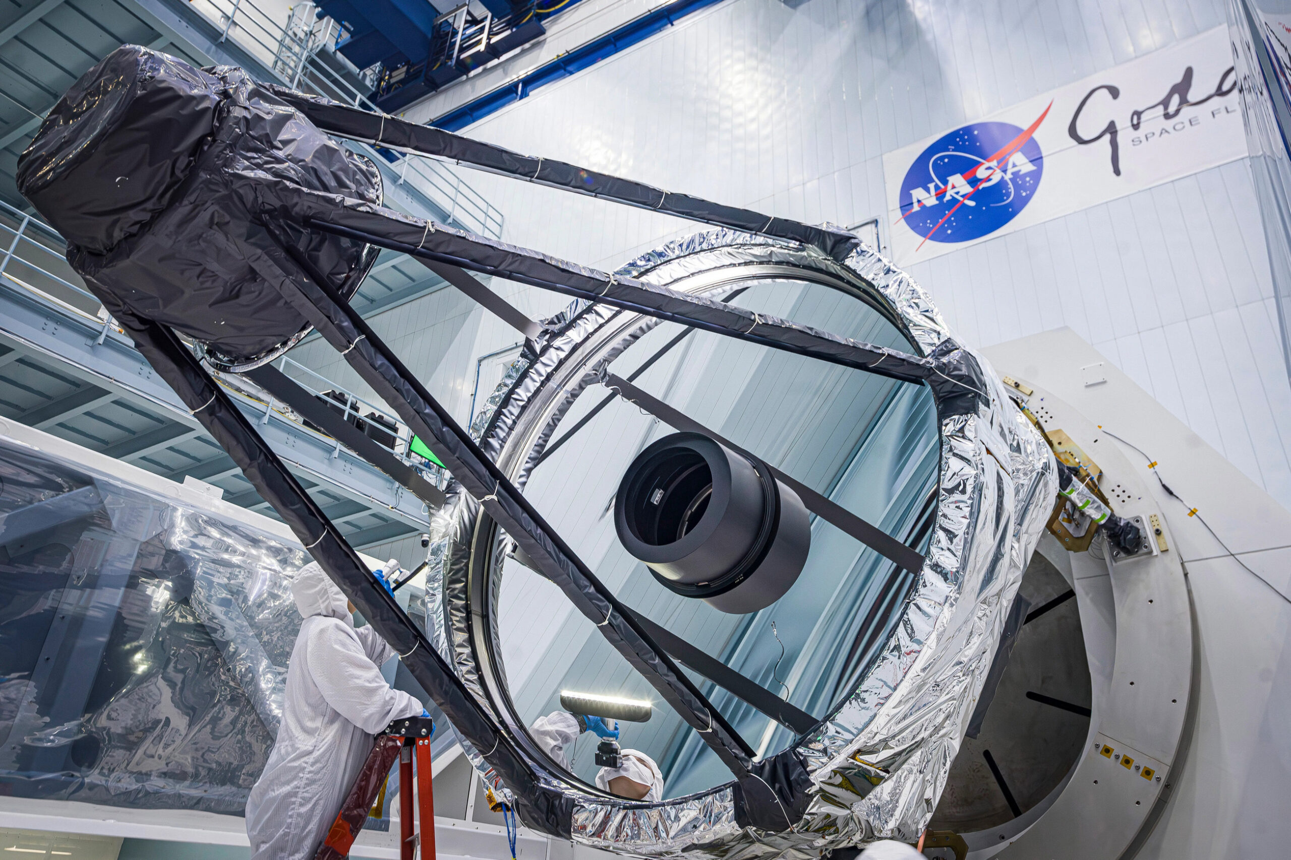 Зеркало телескопа RST. Фото NASA